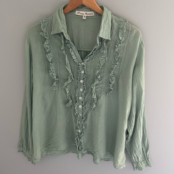 JP and Mattie Green Ruffles Blouse Mother of Pearl Buttons Size Medium - Picture 4 of 12
